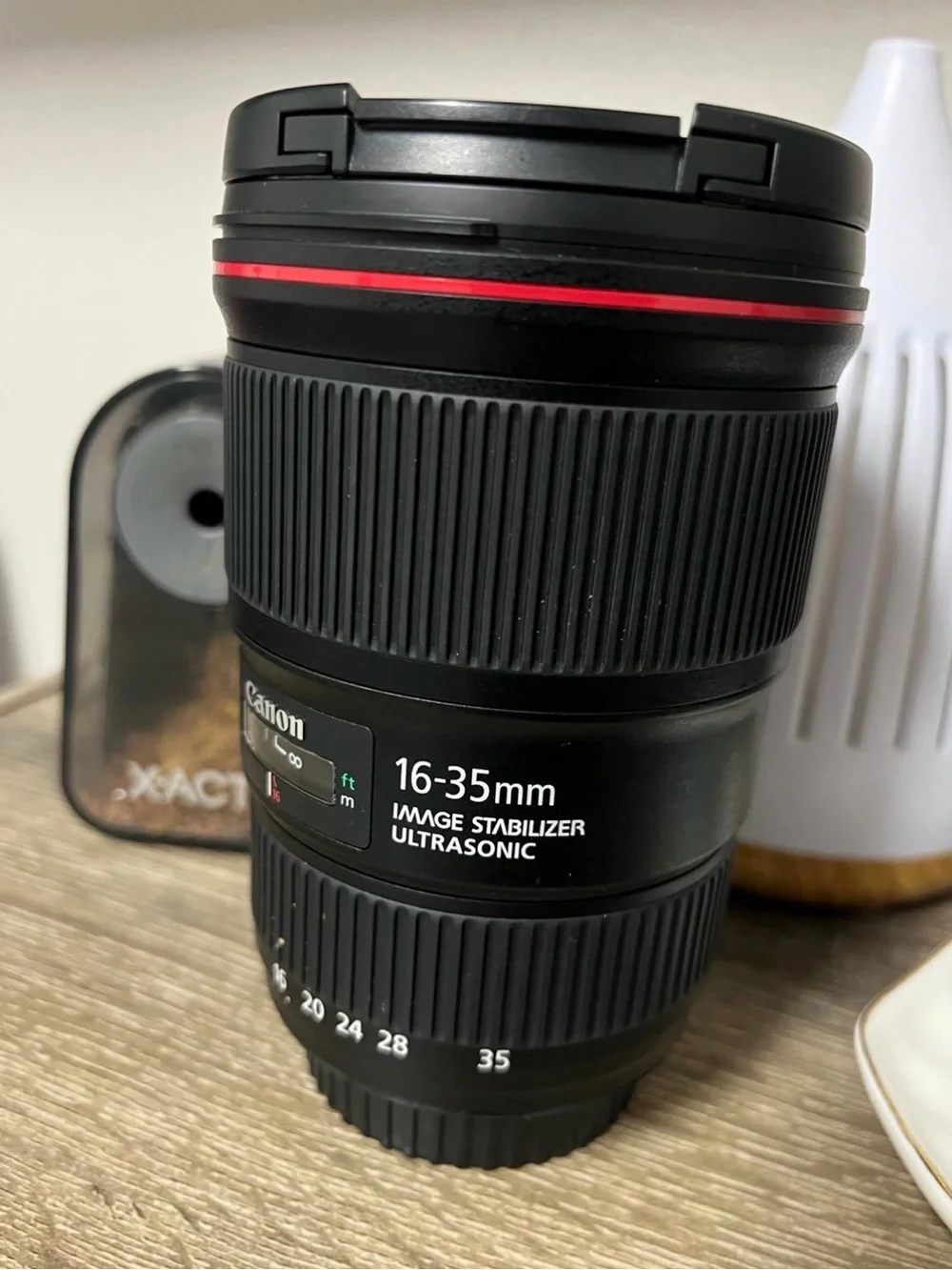 Canon EF 16-35mm f/4L is usm lens